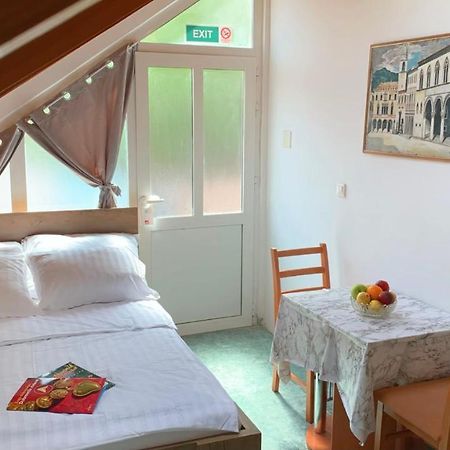 מליני Laura Studio Apartman מראה חיצוני תמונה
